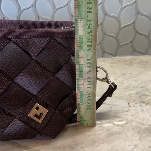 Maggie Bags seatbelt purse. - Picture 4 of 4